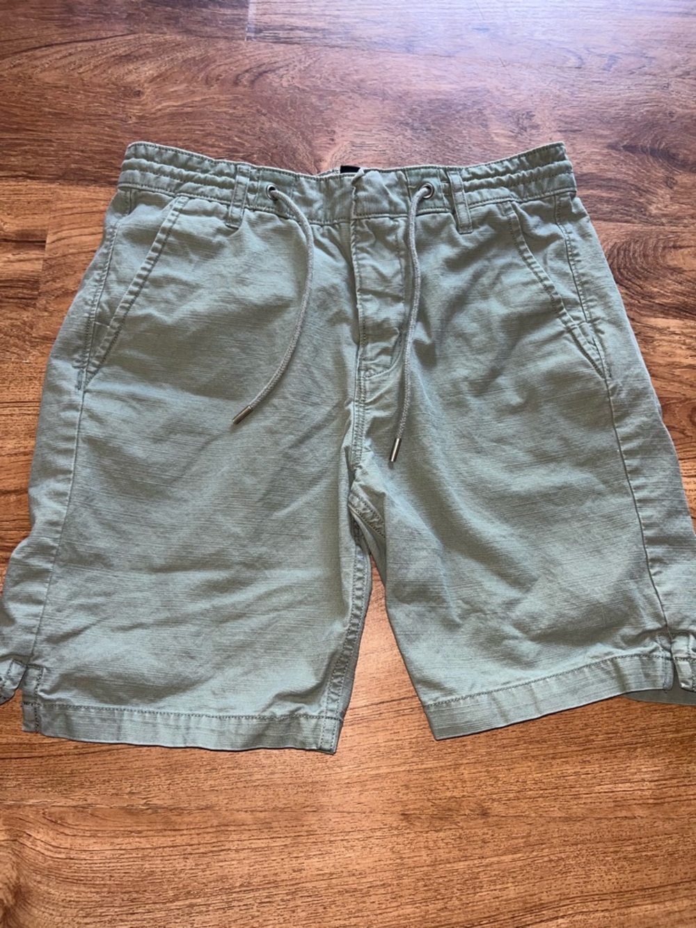 Men’s H&M 30R  green shorts